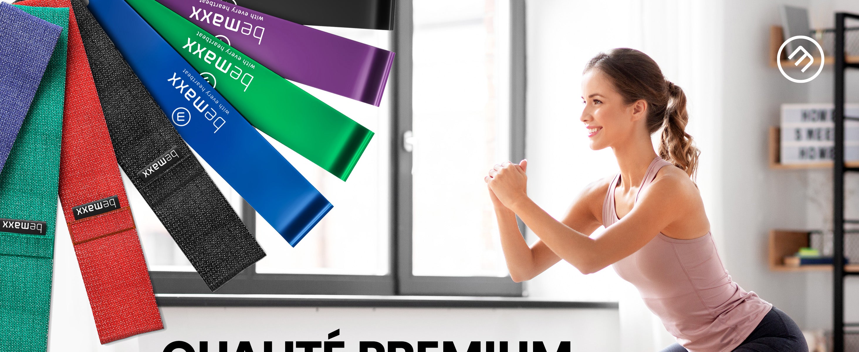 Femme s’entraîne avec bandes loop bemaxx – bandes fitness premium pour tout le corps