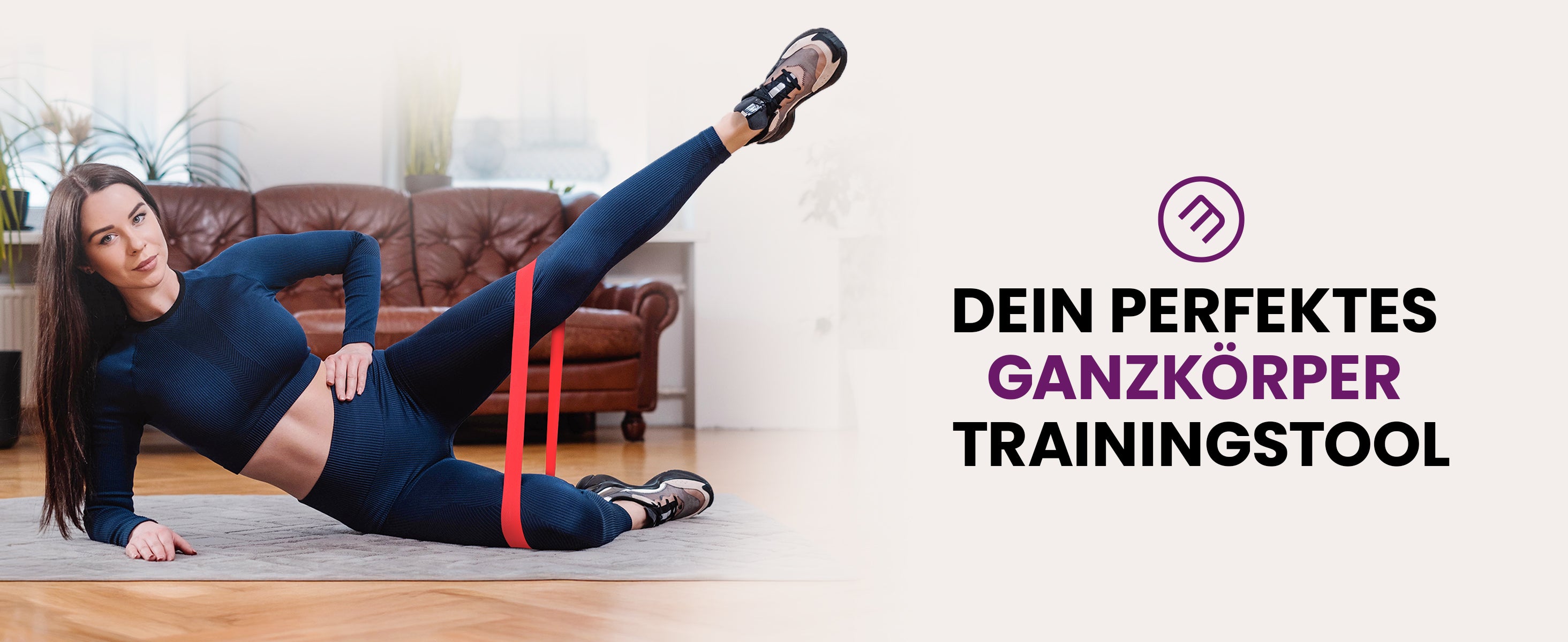 Frau trainiert Beine mit rotem bemaxx Loop Band – effektives Ganzkörpertraining