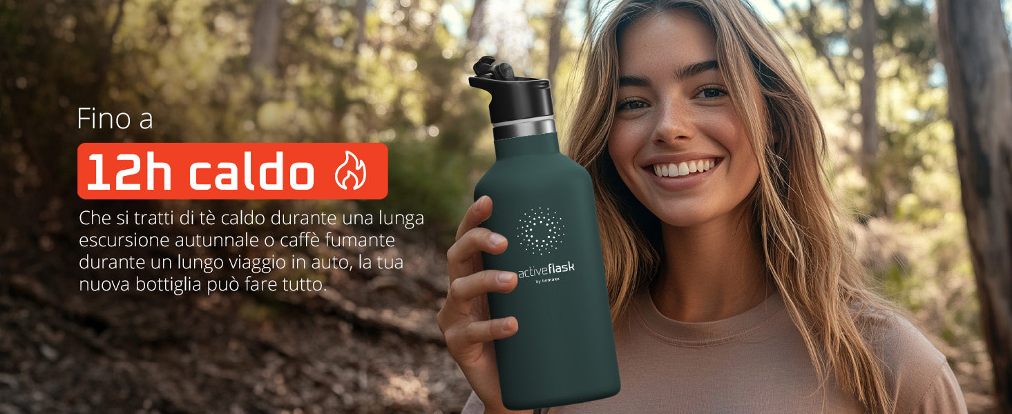 Donna con la bemaxx Active Flask nel bosco – mantiene le bevande calde fino a 12 ore, ideale per escursioni autunnali.