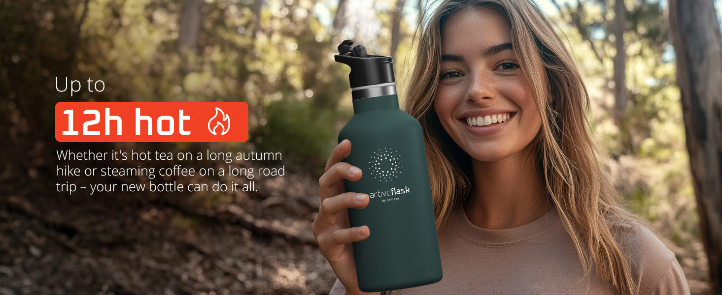 Woman holds bemaxx Active Flask in forest – keeps drinks hot for up to 12 h, ideal for autumn hikes.